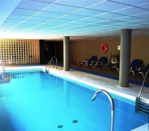 Bazén v ubytovaní Atico Duplex en Playa Serena alebo v jeho blízkosti