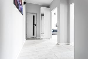 Posteľ alebo postele v izbe v ubytovaní Quiet Apartment Koscielna Old Town