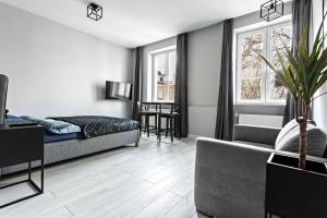 Posteľ alebo postele v izbe v ubytovaní Quiet Apartment Koscielna Old Town