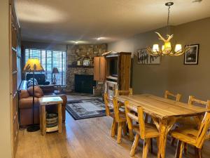 a dining room with a wooden table and chairs at Casa Nueva #5 Townhouse With Wifi in Red River