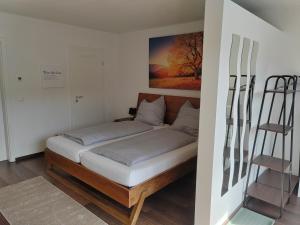 a bed in a room with a picture on the wall at Ferienwohnung Elbtraum in Pirna