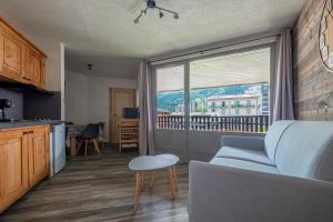 Zdjęcie z galerii obiektu Superbe appartement avec parking gratuit en centre ville et aux pieds des pistes w Chamonix-Mont-Blanc