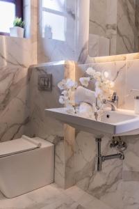 Kúpeľňa v ubytovaní Hagiati Anastasiou Hotel & Spa + 37 fotografií