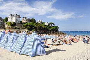a group of blue and white umbrellas on a beach at FELTON - Appartement 2 pers Dinan in Dinan