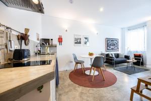 a kitchen and living room with a table and chairs at Perdiz do Mar in Olhão +56 photos
