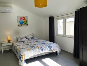 a bedroom with a bed and a window at Gîte la rosée du matin in Saint-Paul-Trois-Châteaux