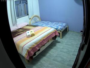 a small bed in a room with a window at estalagem águas do Caparaó in Alto Caparao