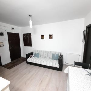 a white living room with a couch in a room at Apartament KEPA din Piatra Neamt in Piatra Neamţ