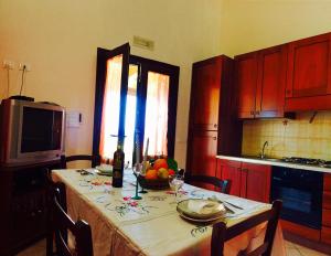 A kitchen or kitchenette at Villa Orizzonte