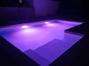 Πισίνα στο ή κοντά στο Caliente Apartments Vir B