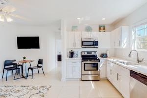 Η κουζίνα ή μικρή κουζίνα στο Tropical Hideway