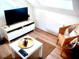 TV a/nebo společenská místnost v ubytování Serenity Home