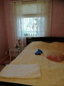Ένα ή περισσότερα κρεβάτια σε δωμάτιο στο Tupaniemi, kodikas ja tilava asunto 2-4 vieraalle