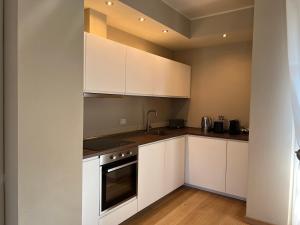 Η κουζίνα ή μικρή κουζίνα στο Bogogno Golf private luxury apartment