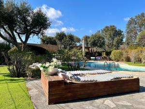 Bazén v ubytování Charming villa in Grimaud with outdoor private pool nebo v jeho okolí