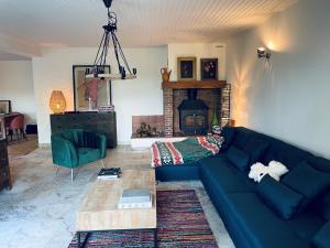 Posedenie v ubytovaní Magnifique maison avec piscine au calme du Gers