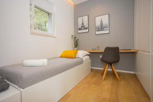 Postel nebo postele na pokoji v ubytování AMAI APARTMENT