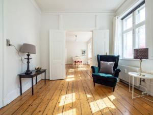 WHITE DOUPLEX CHARM: big flat in the city centre