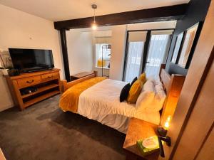 a bedroom with a bed and a flat screen tv at Stunning Liverpool City Center Apartment in Liverpool