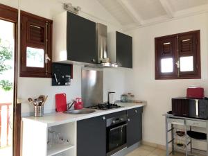 Kjøkken eller kjøkkenkrok på T2 agréable et lumineux proche des plages au Gosier - 1 chambre