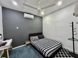 a bedroom with a bed and a white wall at Home14#2pax#Wifi&Netflix#NearAeonAlma&Lotus in Bukit Mertajam