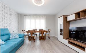A seating area at Apartamento Turquesa, 50m to Playa del Cura, Torrevieja