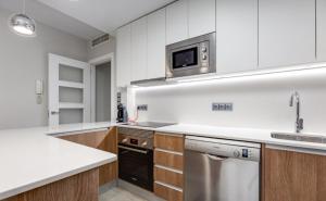 A kitchen or kitchenette at Apartamento Turquesa, 50m to Playa del Cura, Torrevieja