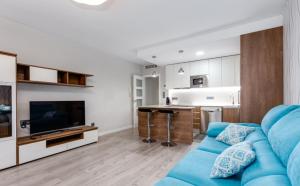 A kitchen or kitchenette at Apartamento Turquesa, 50m to Playa del Cura, Torrevieja