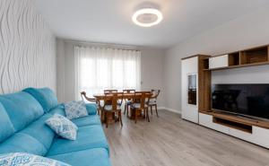 A television and/or entertainment centre at Apartamento Turquesa, 50m to Playa del Cura, Torrevieja