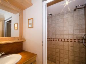 Kúpeľňa v ubytovaní Appartement 3 étoiles proche des pistes à Chamonix avec parking - FR-1-343-163