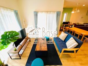 O zonă de relaxare la Base in Onnason,Okinanawa ウォータサーバー,本格コーヒー,アメニティと設備充実,ベビー用品,おもちゃ完備,BBQ可能