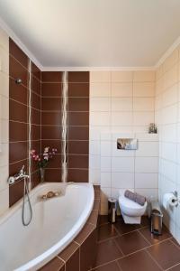 a bathroom with a tub and a toilet at Sweet Dreams in Chorafakia