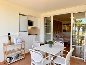 Köök või kööginurk majutusasutuses Curaçao 13 studio vue mer proche plage dans Complexe type Village Vacances