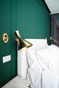 A bed or beds in a room at Salotto Room Boutique Pescara