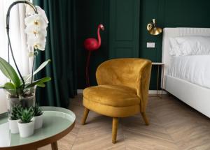 A bed or beds in a room at Salotto Room Boutique Pescara