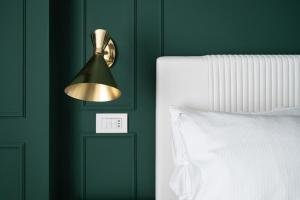 A bed or beds in a room at Salotto Room Boutique Pescara