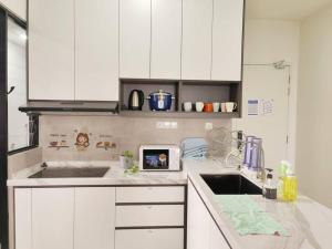 STOP KL 8 pax Taman Desa Home Midvalley Bangsar TA17