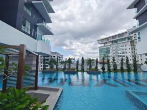 STOP KL 8 pax Taman Desa Home Midvalley Bangsar TA17