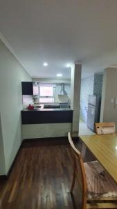 Una cocina o kitchenette en Departamento Caseros