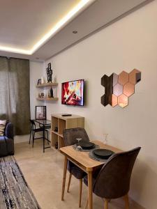 a living room with a table and chairs at luxury studio-Haut standing MAARIF in Casablanca