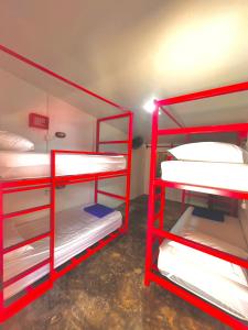 Postel nebo postele na pokoji v ubytování Slumber Party Krabi