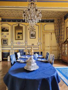 Posedenie v ubytovaní Château du Boschet chambre Pierre de Lescouet + 2 fotografie