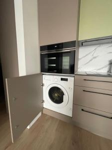 Køkken eller tekøkken på MB Livinga apartamentai Ventos g + 4 billeder