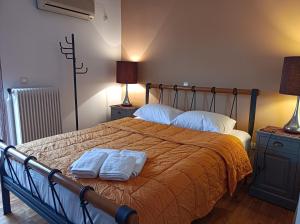 Posteľ alebo postele v izbe v ubytovaní Full Acropolis View Apartment
