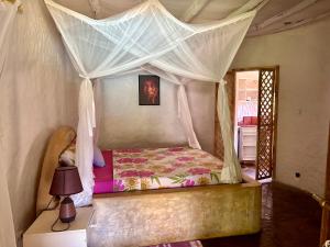 Łóżko lub łóżka w pokoju w obiekcie Peponi Villa Malindi