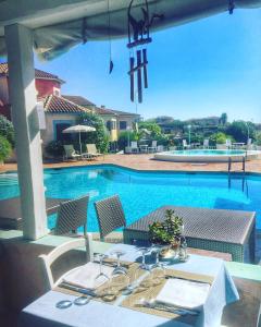 Бассейн в Hotel Stefania Boutique Hotel by the Beach или поблизости