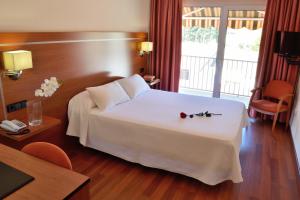 Postel nebo postele na pokoji v ubytování Hotel Mari Carmen