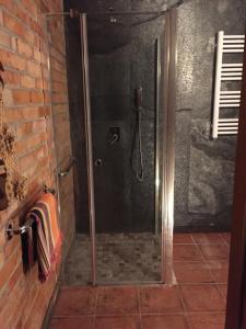 a shower with a glass door in a bathroom at Dom Nad Jeziorem Łąkorz in Łąkorz +13 photos