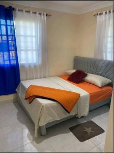 A bed or beds in a room at Apartamento Familiar Luz del Sol S.D