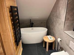 Koupelna v ubytování Kolory Ziemi Szczyrk + 32 fotografií